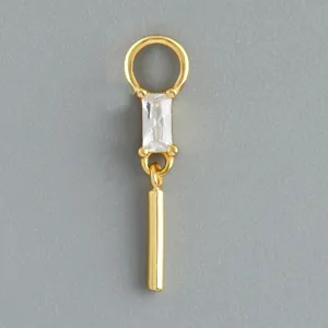 DIY ciondolo per orecchino placcato oro con zircone rettangolare e dettaglio bastone.