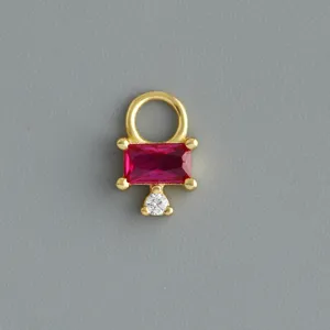 Ciondolo per orecchini DIY in argento sterling con gemma rossa e diamante trasparente.