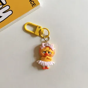 Joli porte-clés canard de dessin animé avec jupe de ballet et couronne pour cadeau.
