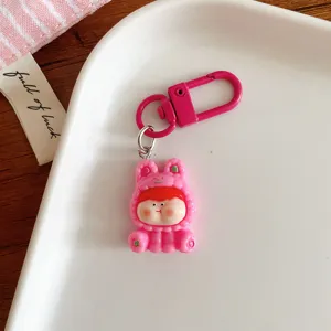 Adorable porte-clés personnage de dessin animé rose, accessoire de sac élégant et beau cadeau.