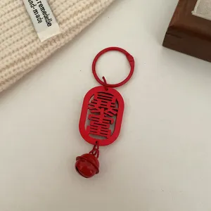 Roter Holzschlüsselanhänger mit Glocke und Segenszeichen, chinesischer Neujahrsanhänger.