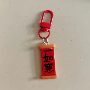 Porte-clés rouleau rouge de style chinois avec pendentif bénédiction Ruyi pour sac à dos