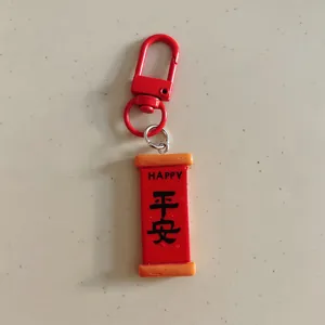 Pendentif porte-clés couplet rouge style chinois étiquette bénédiction détail sac à dos.