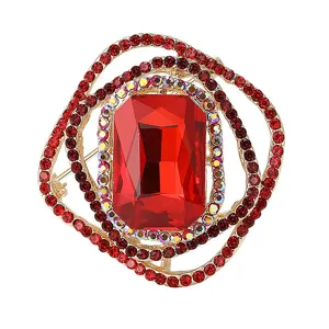 Exquisite rote Kristall Strass Brosche Detail, luxuriöse goldfarbene Modeschmuck Anstecknadel.