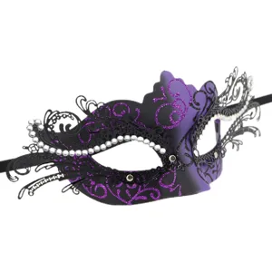 Metall Schmetterling Maskenball Maske Detailansicht mit feinem Filigran, Strass und Glitzer.