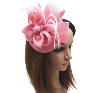Sombrero fascinator rosa con plumas, elegante tocado para mujer en bodas y fiestas formales.