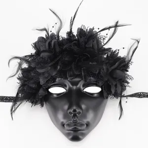 Schwarze Maskerade Maske mit Spitzenblumen und Federn fuer Halloween Party Kostuem Cosplay.