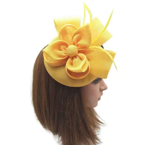 Tocado fascinator amarillo detalle, pluma flor boda fiesta cocktail sombrero accesorio pelo.