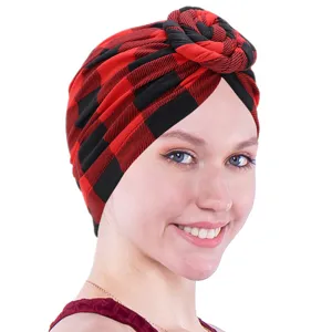 Turbante de cuadros rojo y negro mujer suave seda de leche nudo torsion detalle