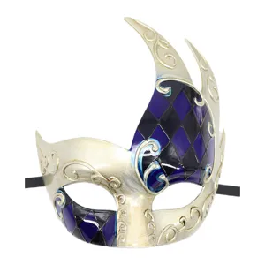 Venetiaans masker detail, harlekijn ruit patroon, vintage feest kostuum accessoire.