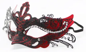 Squisita maschera da festa in nero e rosso con glitter brillanti e strass per eventi.