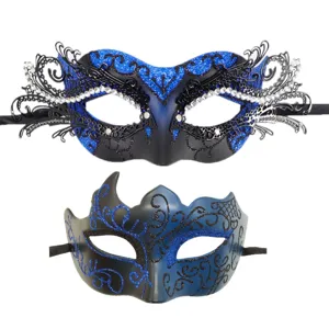 Paar Masken Set für Maskenball mit blauem Glitzer, Strasssteinen und edlem Filigranmuster.