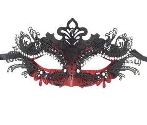 Exquisite schwarze und rote Spitzen-Maskerade-Maske für Halloween-Party mit glitzerndem Design.