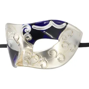 Dettaglio squisito della maschera di carnevale veneziana, filigrana argentata, accessorio festa