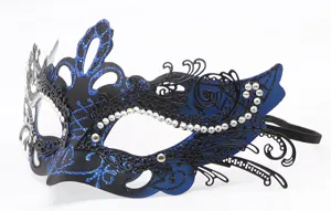 Squisita maschera veneziana nera e blu decorata con strass brillanti per le feste.