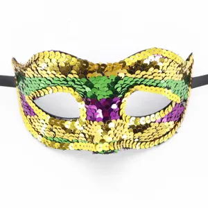 Maschera di carnevale con paillettes in oro, verde e viola, perfetta per feste e balli in maschera.