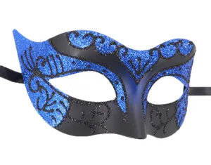 Detalle de máscara de mascarada azul y negra con purpurina, antifaz elegante con cintas negras.