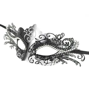 Exquisite schwarz-silberne Metall-Maskenball-Maske mit Strass für Party, Halloween und Ball.