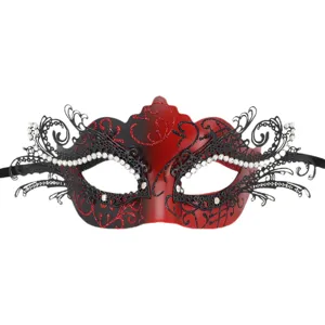 Elegante rot-schwarze Metall Maske mit Strasssteinen für Karneval, Maskenball und Halloween.