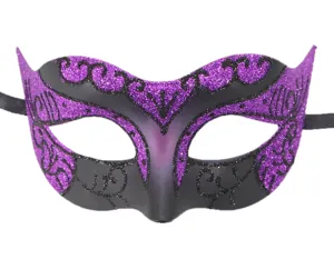 Vista detallada de la máscara de mascarada con purpurina morada y negra para fiestas.