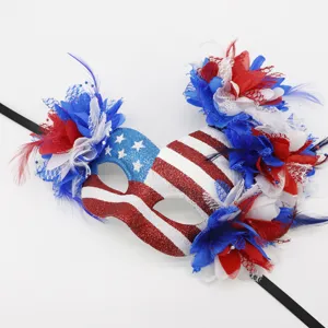 US vlag masquerade masker versierd met veren en bloemen ideaal voor feestelijke viering.