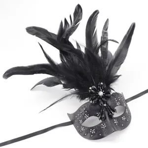 Maschera da ballo in maschera con piume nere per Halloween, maschera sexy da regina con cristalli.
