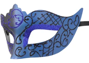 Primer plano detallado de máscara de mascarada azul con patrones de purpurina y corona.