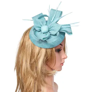 Sombrero fascinator azul con plumas y detalle floral para mujeres, ideal para bodas y fiestas.