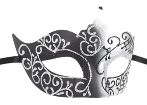 Máscara veneciana en negro y plata con detalles brillantes para fiestas y carnaval.