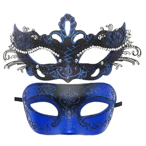 Squisite maschere di carnevale di coppia in blu e nero con strass e decori glitter.