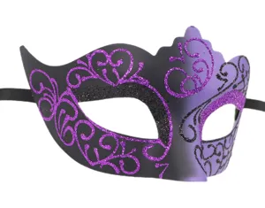 Detalle exquisito de máscara de mascarada con purpurina morada y negra y forma de corona.
