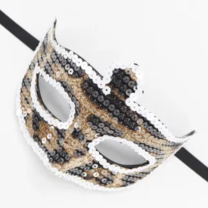 Detailansicht der Leoparden Pailletten Maske fuer Karneval, Halloween Party und Maskerade.