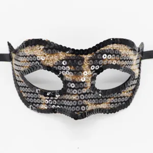 Maschera di carnevale leopardata con paillettes nere e brillanti per dettagli di festa.