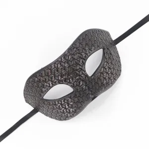 Masque de bal masqué en cuir vintage avec texture tissée et liens noirs pour fête.
