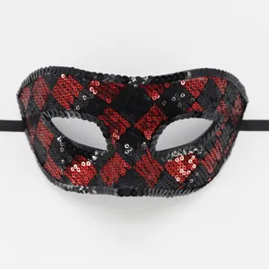Schwarz-roter Pailletten-Maskenball-Augenmaske, Harlekin-Karomuster für Party und Karneval.
