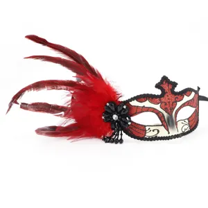 Veren masker detail voor vrouwen, rood en zwart oogmasker voor Halloween feest en cosplay.