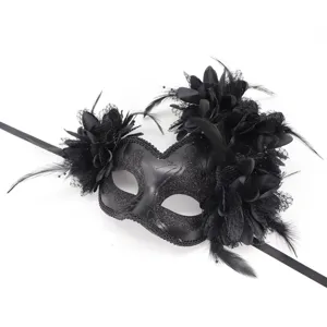 Zwart maskerbal masker detail, bloem veer kant ontwerp, perfect voor Halloween feestje.