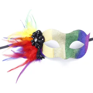 Masque de bal masqué arc-en-ciel avec plumes et paillettes pour femme fête festival.