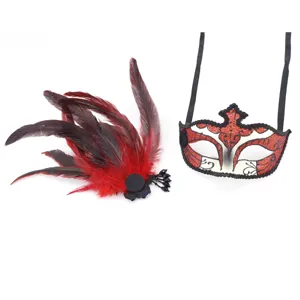 Halloween veren masker en hoofdtooi set voor feestelijk kostuum en carnaval evenement.