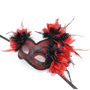 Carnavalsmasker met rood zwarte bloemen veren voor Halloween feest cosplay optreden