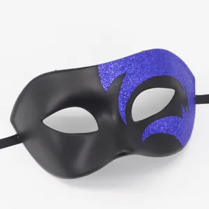Detail van masker, zwart en blauw glitter ontwerp voor feest en Halloween evenementen.