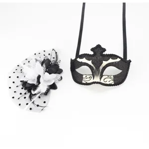 Ensemble de masque de bal venetien et coiffe en plumes pour la fete d'Halloween.