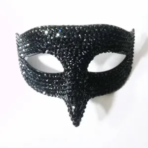 Mascara de carnaval con pedreria negra brillante cristal pico de pajaro fiesta halloween