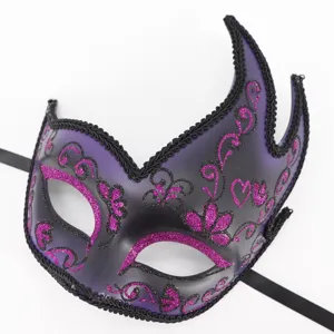 Paars masker voor verkleedpartij met glitters en zwarte kant voor Halloween feest.