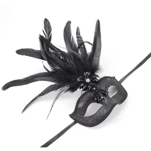 Schwarze gefiederte Maskerade Maske mit Glitzer und Strass Blumen Detail für Party Halloween