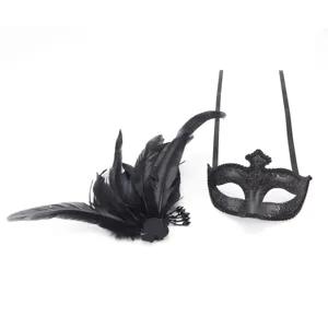 Zwarte veren masker set voor Halloween feest, sexy oogmasker en carnavals accessoires.