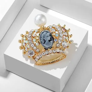 Vintage Crown Cameo Brooch For Women Alloy Rhinestone Artificial Pearl Pins Palace Style Wedding Party Jewelry Gift