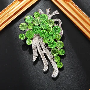 Elegante grüne Kristall Traube Brosche Strass Legierung Korsage Zubehör für Damen Alltag Kleidung