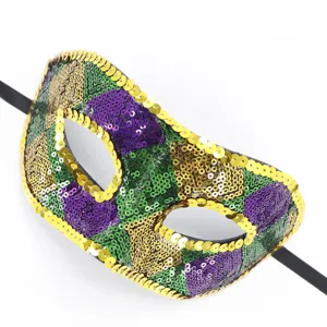 Nahaufnahme der glitzernden Faschings-Pailletten-Maske für Partys und Kostüme.