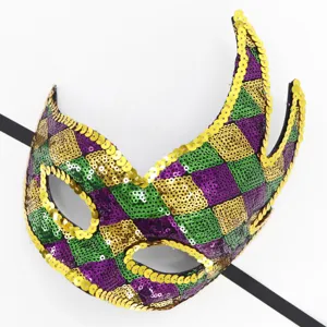 Fasching Karneval Maske mit lila gruenen goldenen Pailletten, Harlekin Kostuem Detail